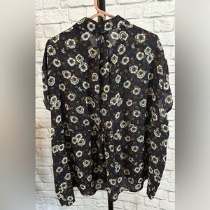 NWOT- 3X Everleigh floral shirt w/ Navy background! Effortless and flowy!